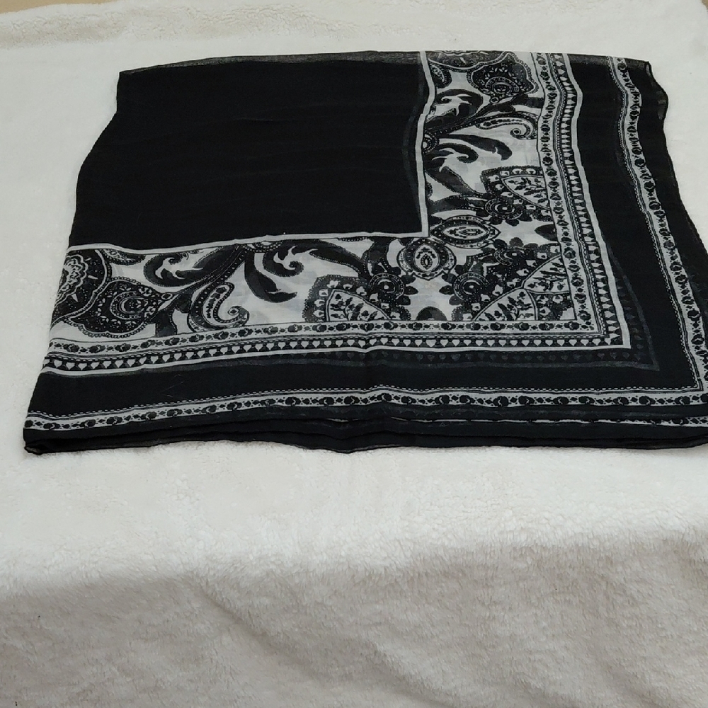 Lightweight Black & White Paisley Scarf